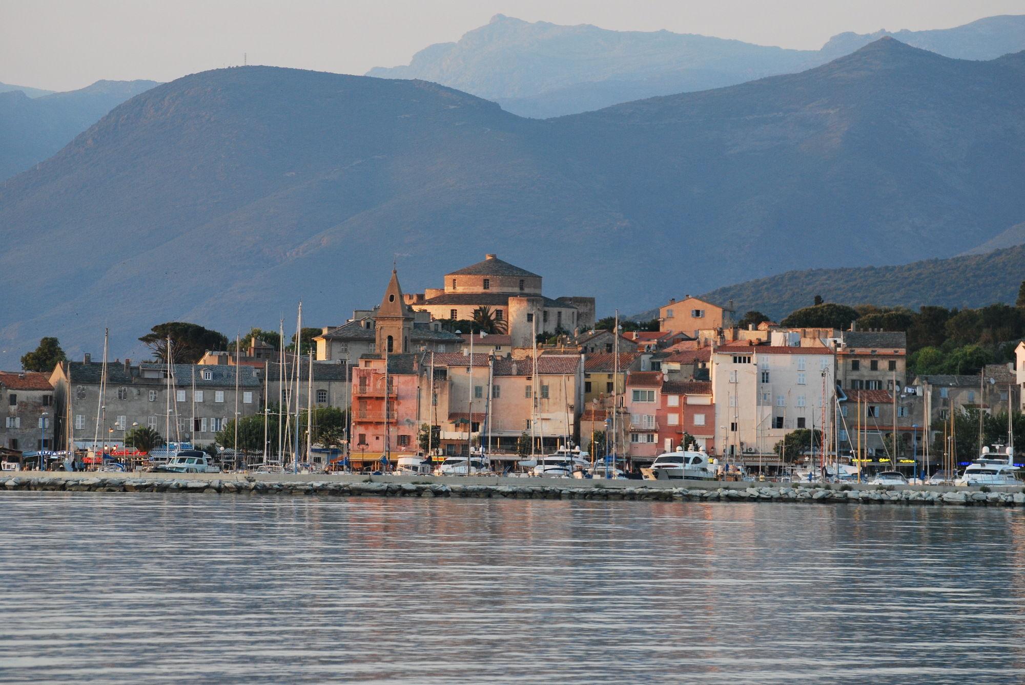 Adonis Saint Florent Εξωτερικό φωτογραφία