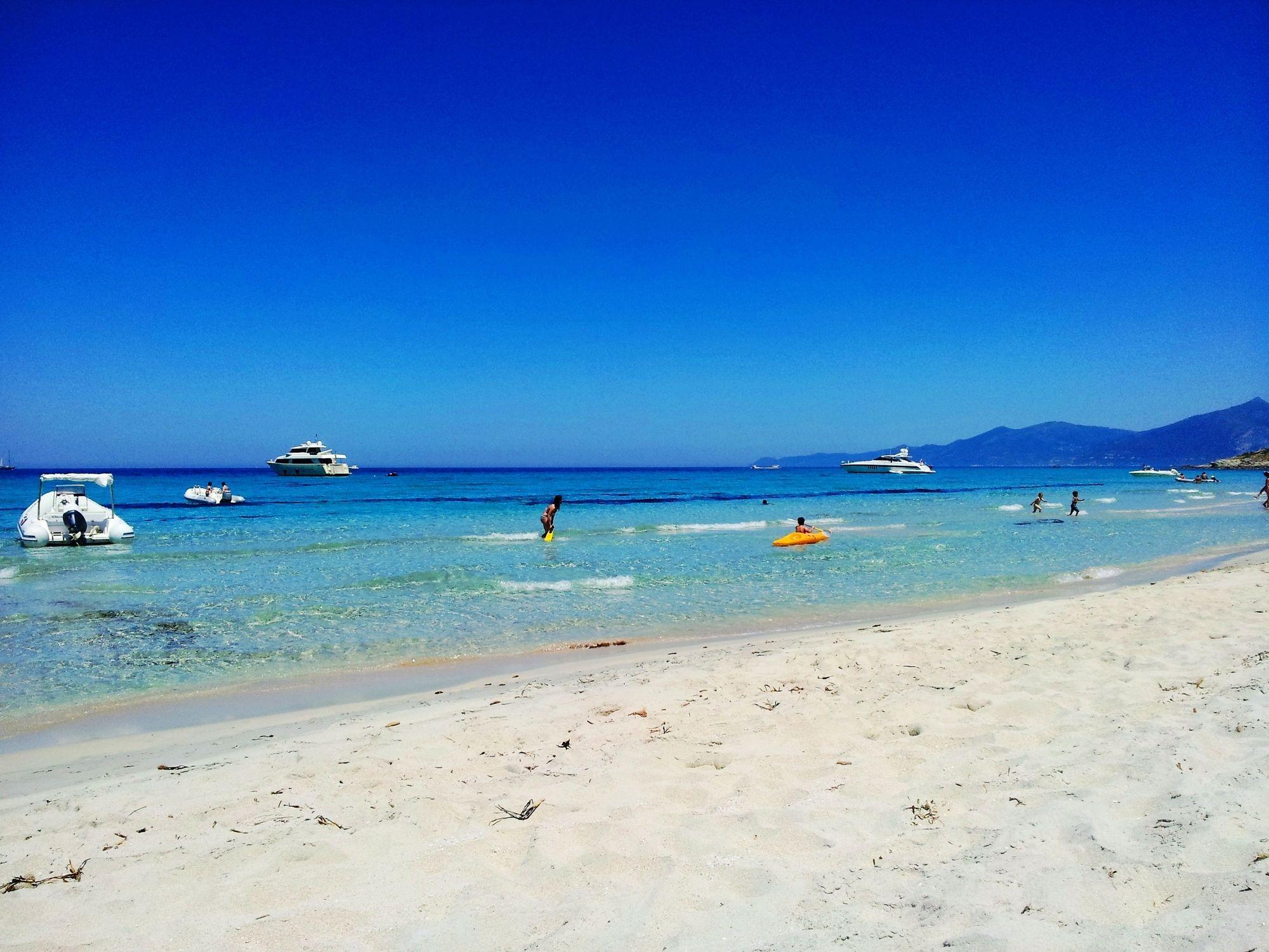 Adonis Saint Florent Εξωτερικό φωτογραφία
